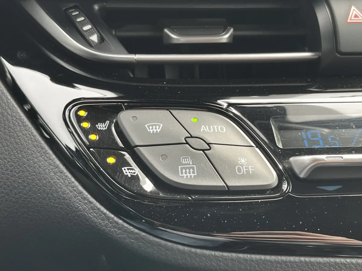 1.8 Hybrid First Edition Automaat | Afn. trekhaak | Dodehoek | Camera | Carplay/Android Auto | Keyless | etc. etc.