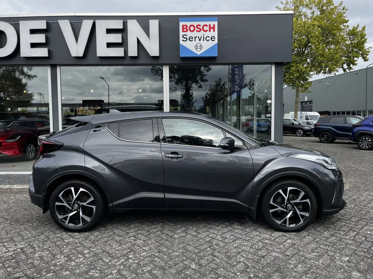 1.8 Hybrid First Edition Automaat | Afn. trekhaak | Dodehoek | Camera | Carplay/Android Auto | Keyless | etc. etc.