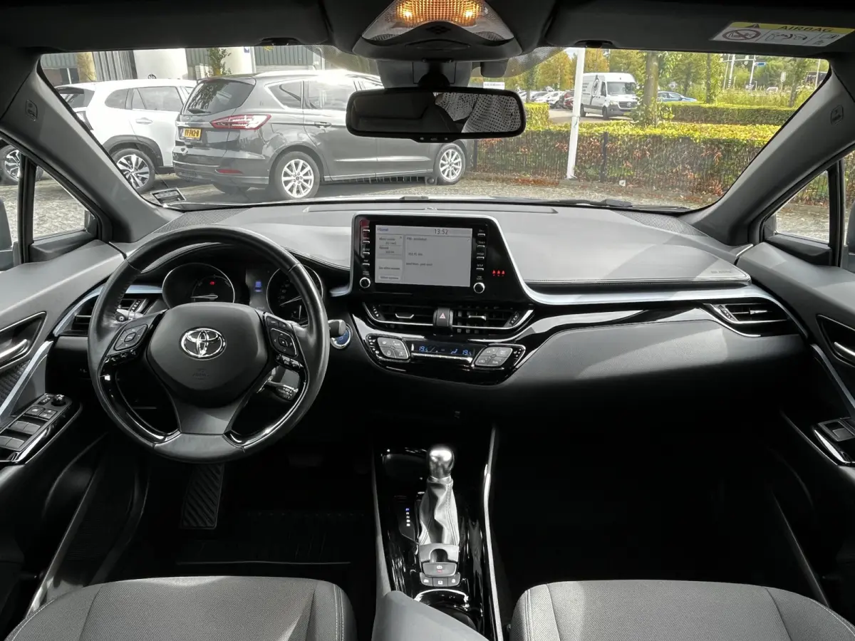 1.8 Hybrid First Edition Automaat | Afn. trekhaak | Dodehoek | Camera | Carplay/Android Auto | Keyless | etc. etc.