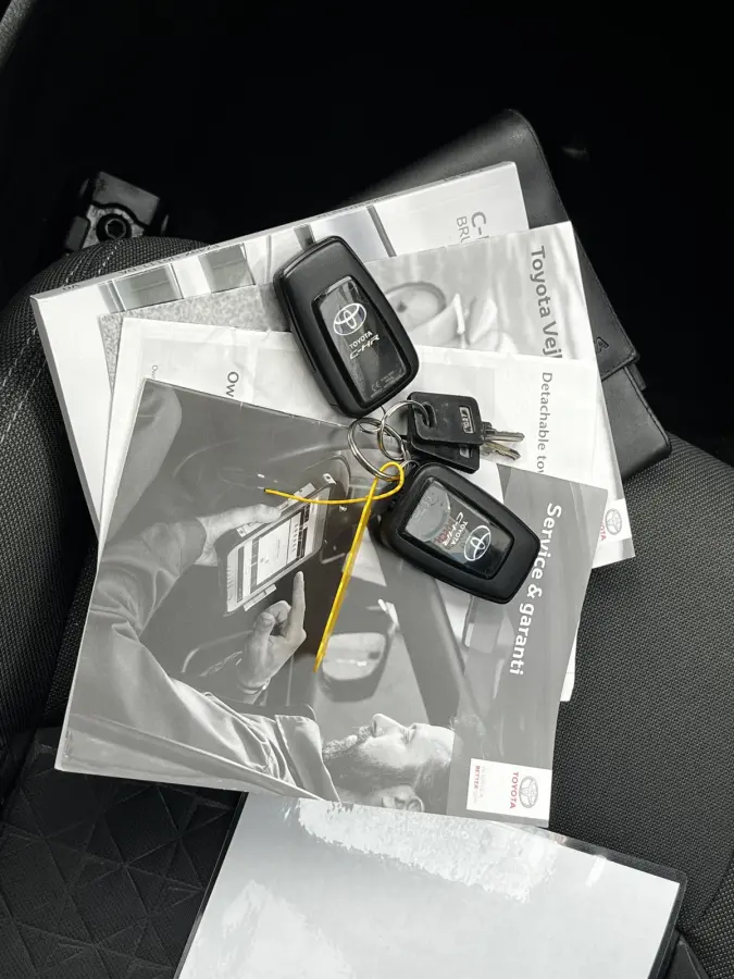 1.8 Hybrid First Edition Automaat | Afn. trekhaak | Dodehoek | Camera | Carplay/Android Auto | Keyless | etc. etc.