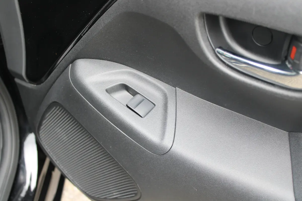 1.0 e-VTi Allure | Navi by app | Camera | Climate control | All season | Extra geinte ramen | Lichtmetaal |