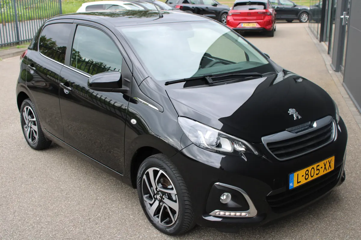 1.0 e-VTi Allure | Navi by app | Camera | Climate control | All season | Extra geinte ramen | Lichtmetaal |