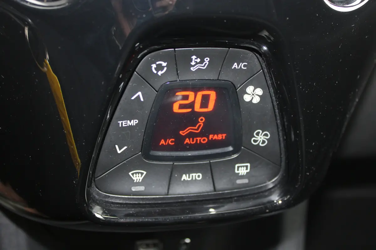 1.0 e-VTi Allure | Navi by app | Camera | Climate control | All season | Extra geinte ramen | Lichtmetaal |
