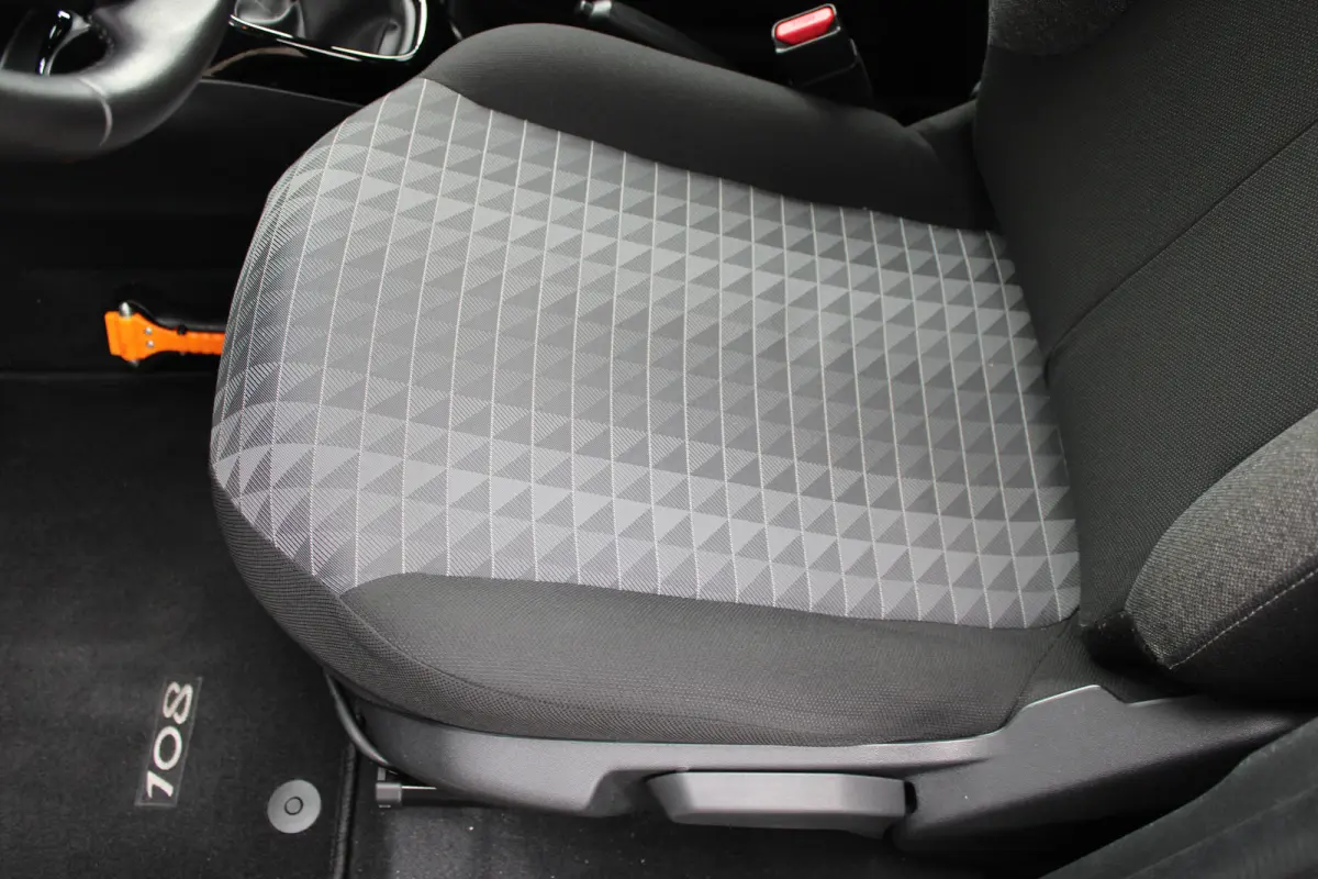 1.0 e-VTi Allure | Navi by app | Camera | Climate control | All season | Extra geinte ramen | Lichtmetaal |
