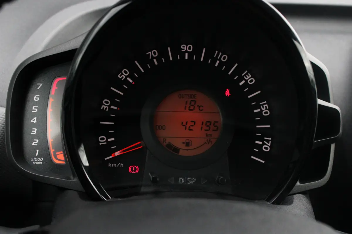 1.0 e-VTi Allure | Navi by app | Camera | Climate control | All season | Extra geinte ramen | Lichtmetaal |