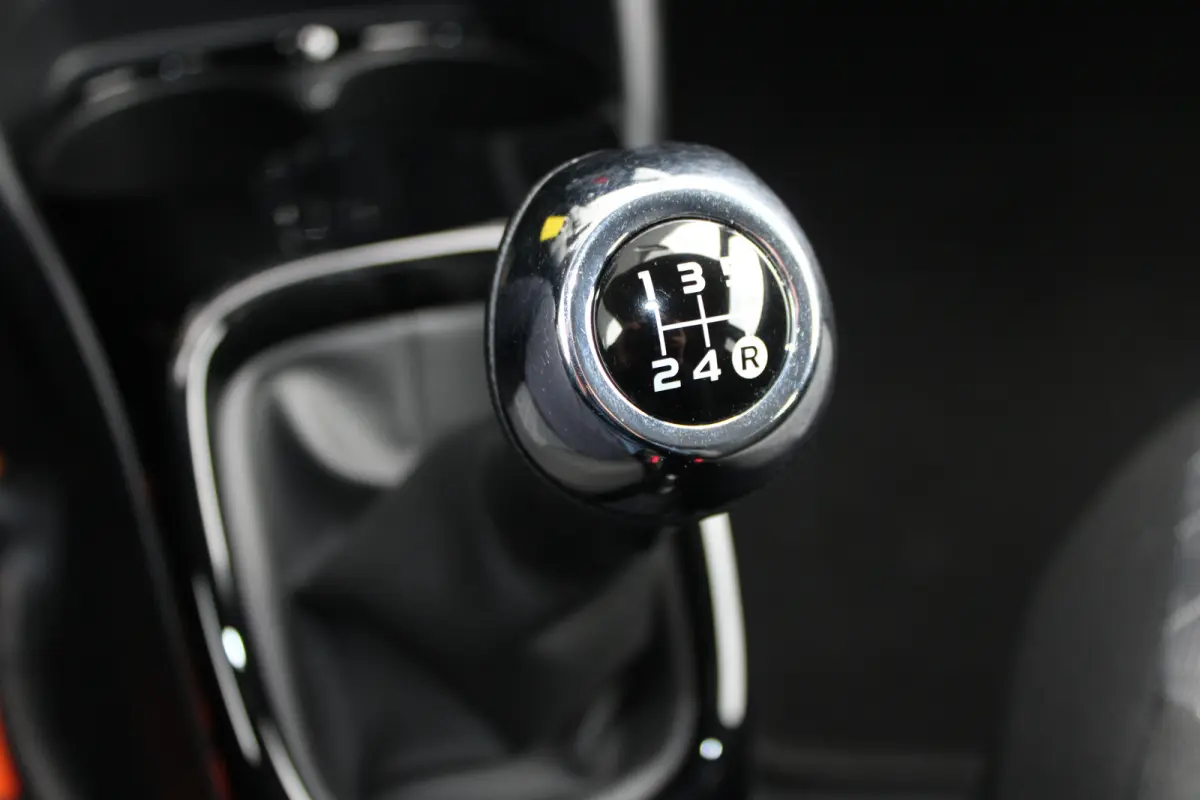1.0 e-VTi Allure | Navi by app | Camera | Climate control | All season | Extra geinte ramen | Lichtmetaal |