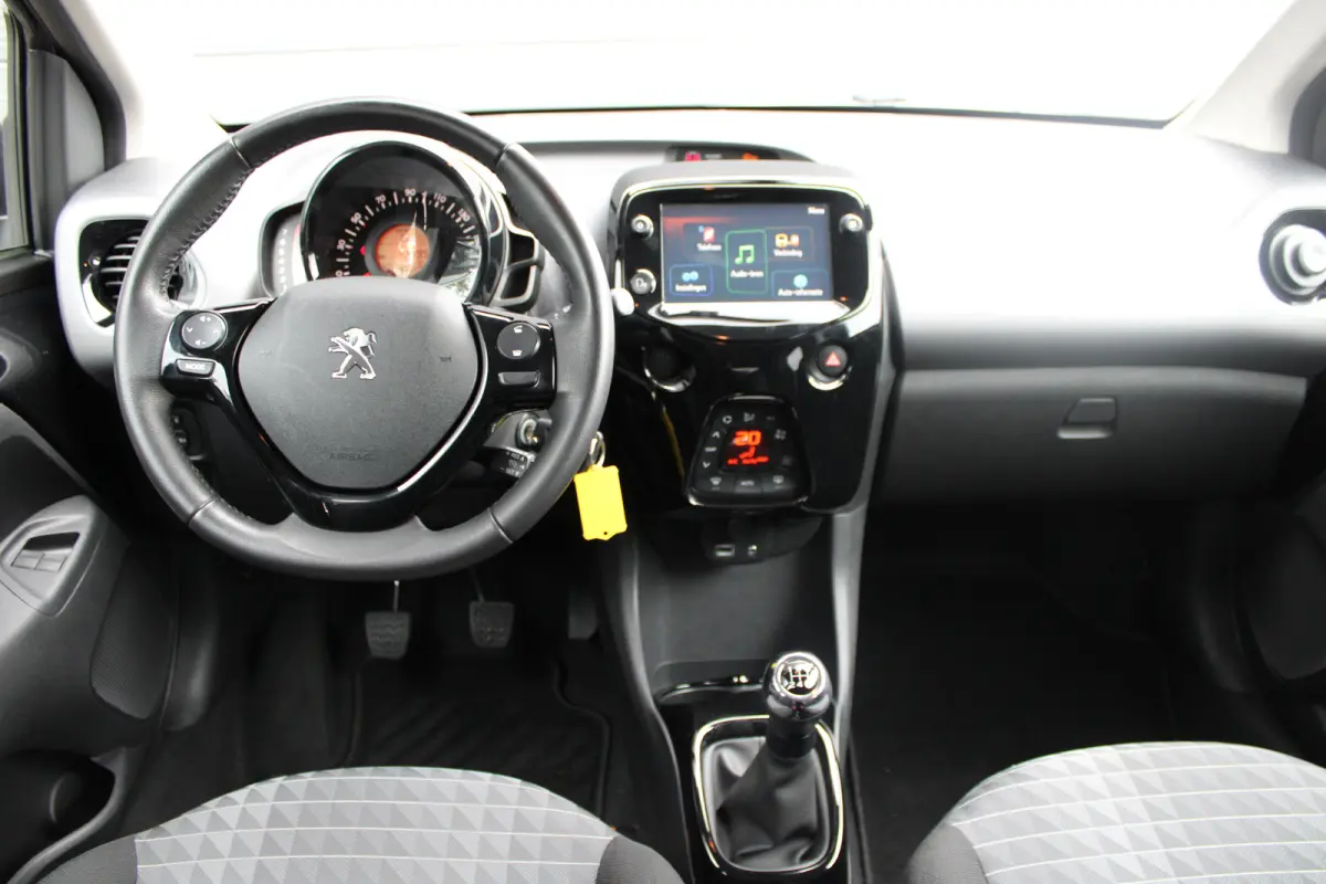 1.0 e-VTi Allure | Navi by app | Camera | Climate control | All season | Extra geinte ramen | Lichtmetaal |