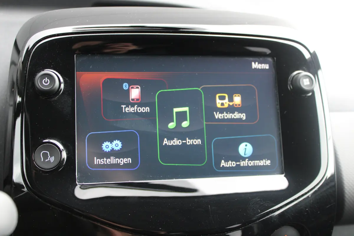 1.0 e-VTi Allure | Navi by app | Camera | Climate control | All season | Extra geinte ramen | Lichtmetaal |