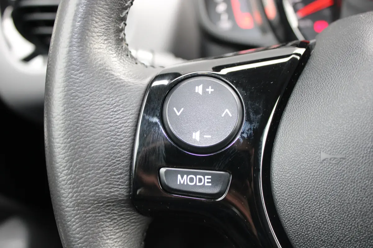 1.0 e-VTi Allure | Navi by app | Camera | Climate control | All season | Extra geinte ramen | Lichtmetaal |