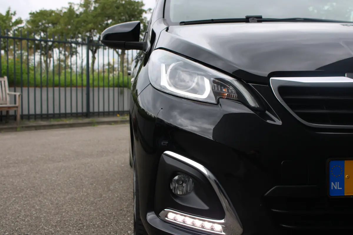 1.0 e-VTi Allure | Navi by app | Camera | Climate control | All season | Extra geinte ramen | Lichtmetaal |