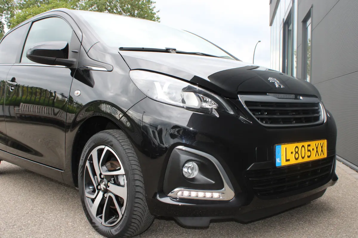1.0 e-VTi Allure | Navi by app | Camera | Climate control | All season | Extra geinte ramen | Lichtmetaal |