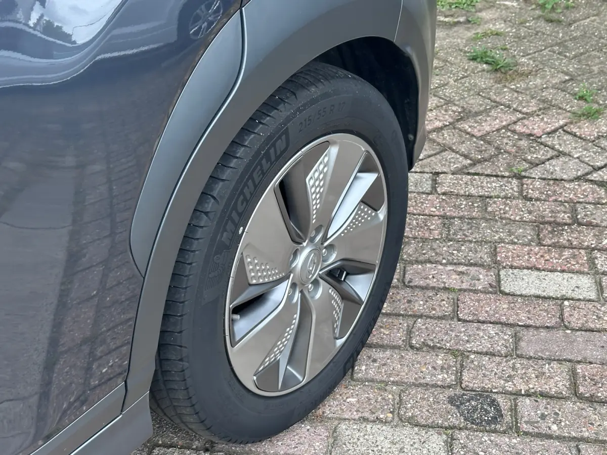 EV Premium 64 kWh SOH 100% TREKHAAK FASE 3 HEAD-UP LEER EL STOELEN
