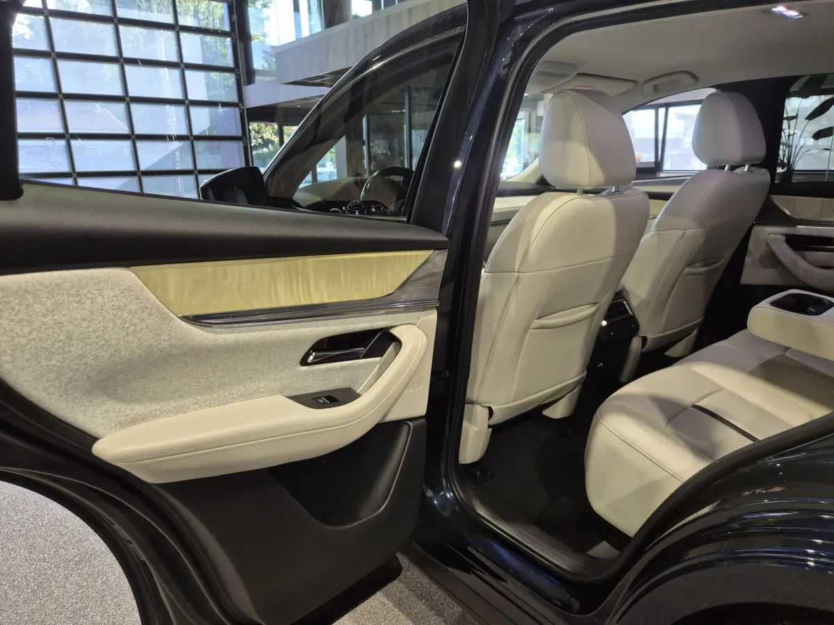 2.5 e-SkyActiv PHEV Takumi Bose | HUD | el Trekhaak | 360 Camera | Leder