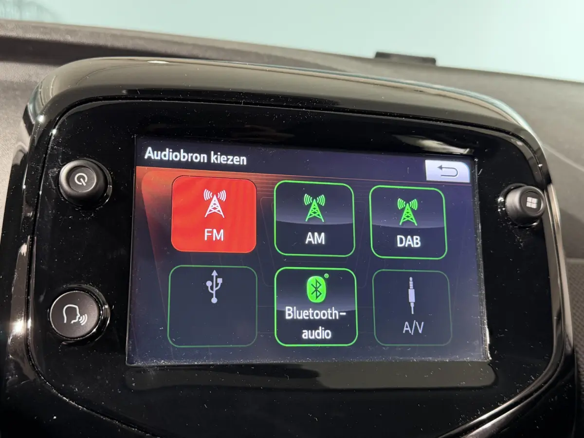 1.0 VTi Feel | Camera | Apple carplay & Android Auto | BOM VOL!