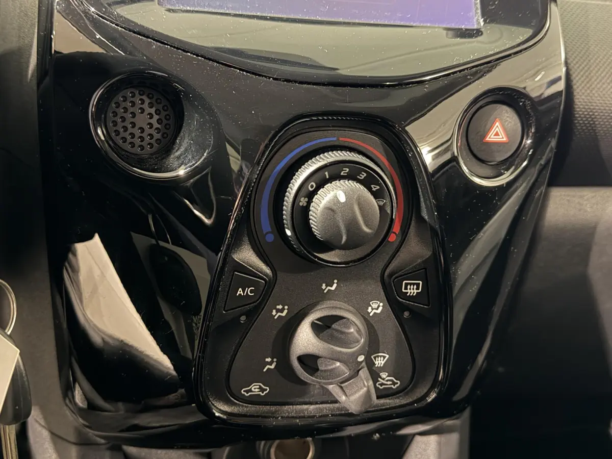 1.0 VTi Feel | Camera | Apple carplay & Android Auto | BOM VOL!