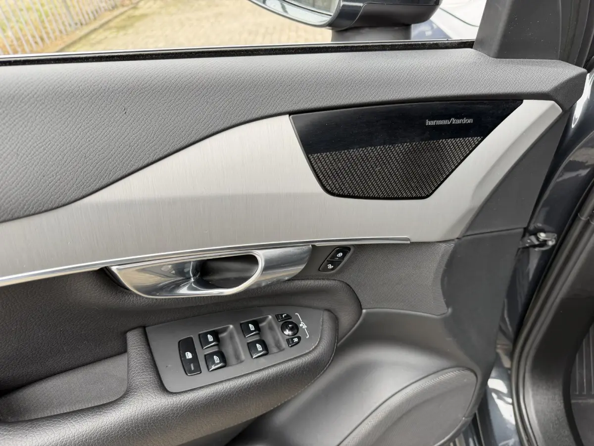 2.0 T8 Recharge AWD Inscription Expression 19"/Leder/Trekhaak/Standkachel/Harman Kardon/Camera/Full LED/Apple Carplay & Android Auto/Keyless/Adaptieve cruise