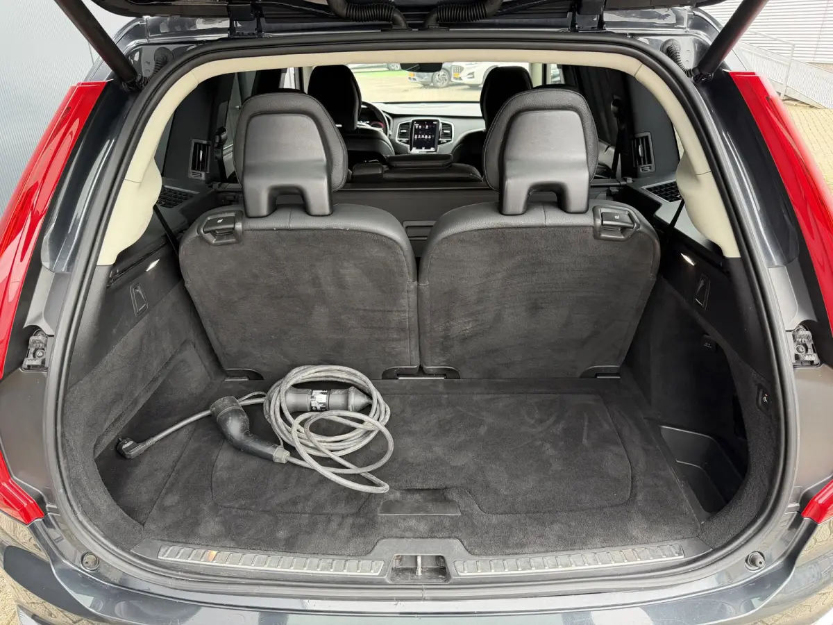 2.0 T8 Recharge AWD Inscription Expression 19"/Leder/Trekhaak/Standkachel/Harman Kardon/Camera/Full LED/Apple Carplay & Android Auto/Keyless/Adaptieve cruise