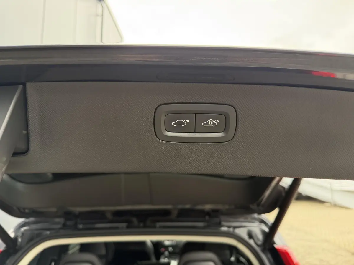 2.0 T8 Recharge AWD Inscription Expression 19"/Leder/Trekhaak/Standkachel/Harman Kardon/Camera/Full LED/Apple Carplay & Android Auto/Keyless/Adaptieve cruise