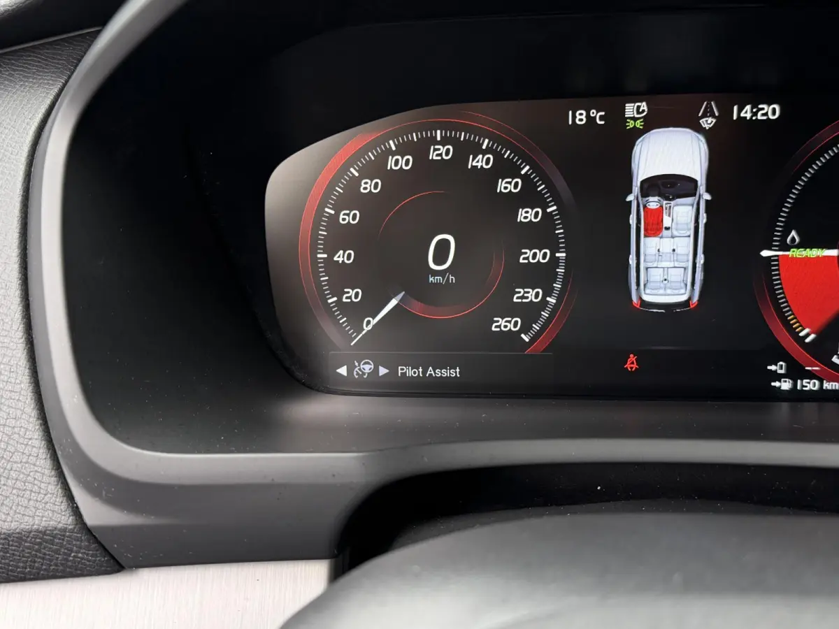 2.0 T8 Recharge AWD Inscription Expression 19"/Leder/Trekhaak/Standkachel/Harman Kardon/Camera/Full LED/Apple Carplay & Android Auto/Keyless/Adaptieve cruise