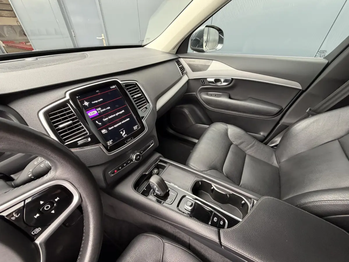2.0 T8 Recharge AWD Inscription Expression 19"/Leder/Trekhaak/Standkachel/Harman Kardon/Camera/Full LED/Apple Carplay & Android Auto/Keyless/Adaptieve cruise