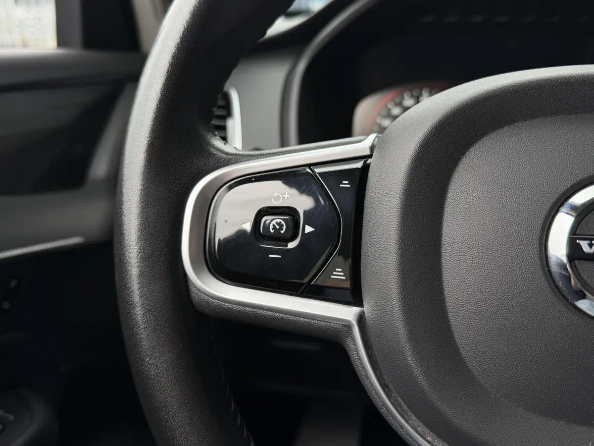 2.0 T8 Recharge AWD Inscription Expression 19"/Leder/Trekhaak/Standkachel/Harman Kardon/Camera/Full LED/Apple Carplay & Android Auto/Keyless/Adaptieve cruise
