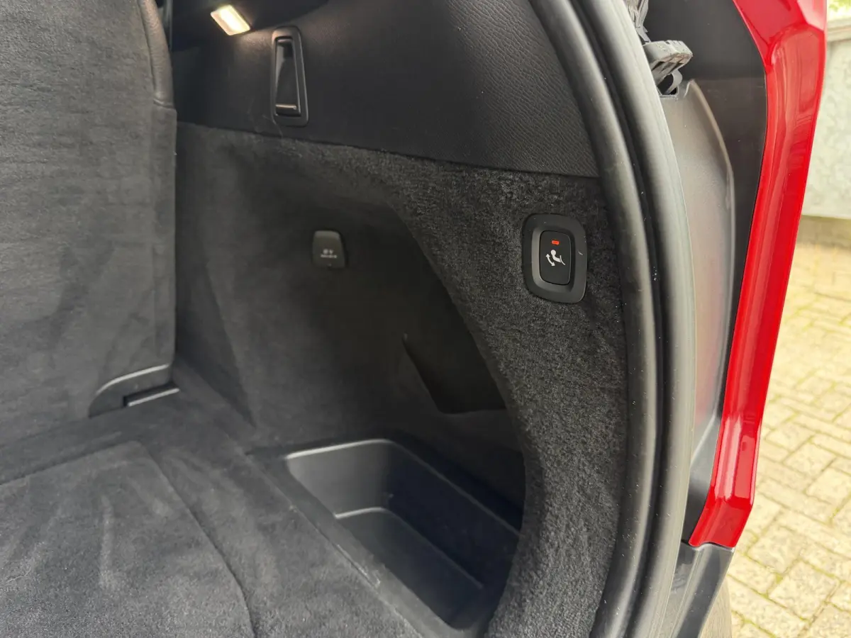 2.0 T8 Recharge AWD Inscription Expression 19"/Leder/Trekhaak/Standkachel/Harman Kardon/Camera/Full LED/Apple Carplay & Android Auto/Keyless/Adaptieve cruise