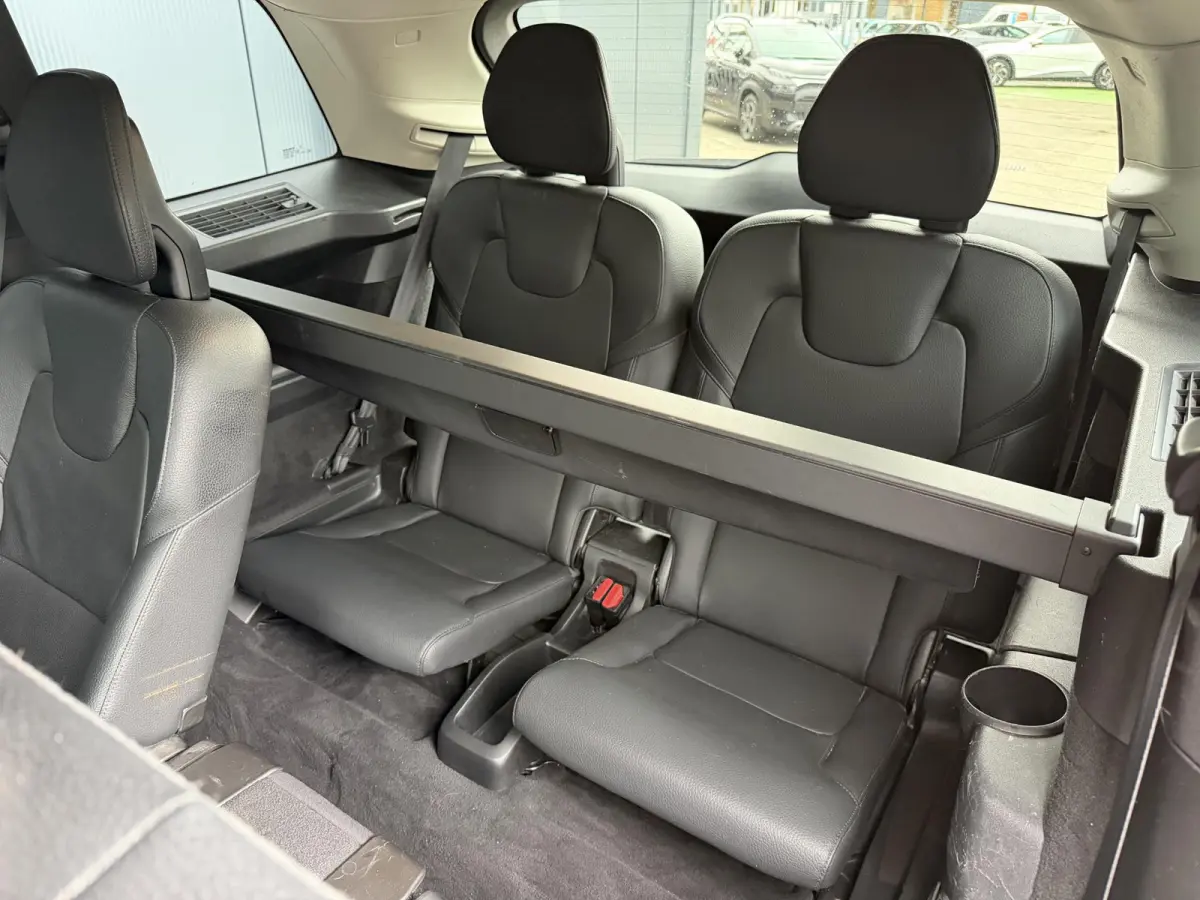 2.0 T8 Recharge AWD Inscription Expression 19"/Leder/Trekhaak/Standkachel/Harman Kardon/Camera/Full LED/Apple Carplay & Android Auto/Keyless/Adaptieve cruise