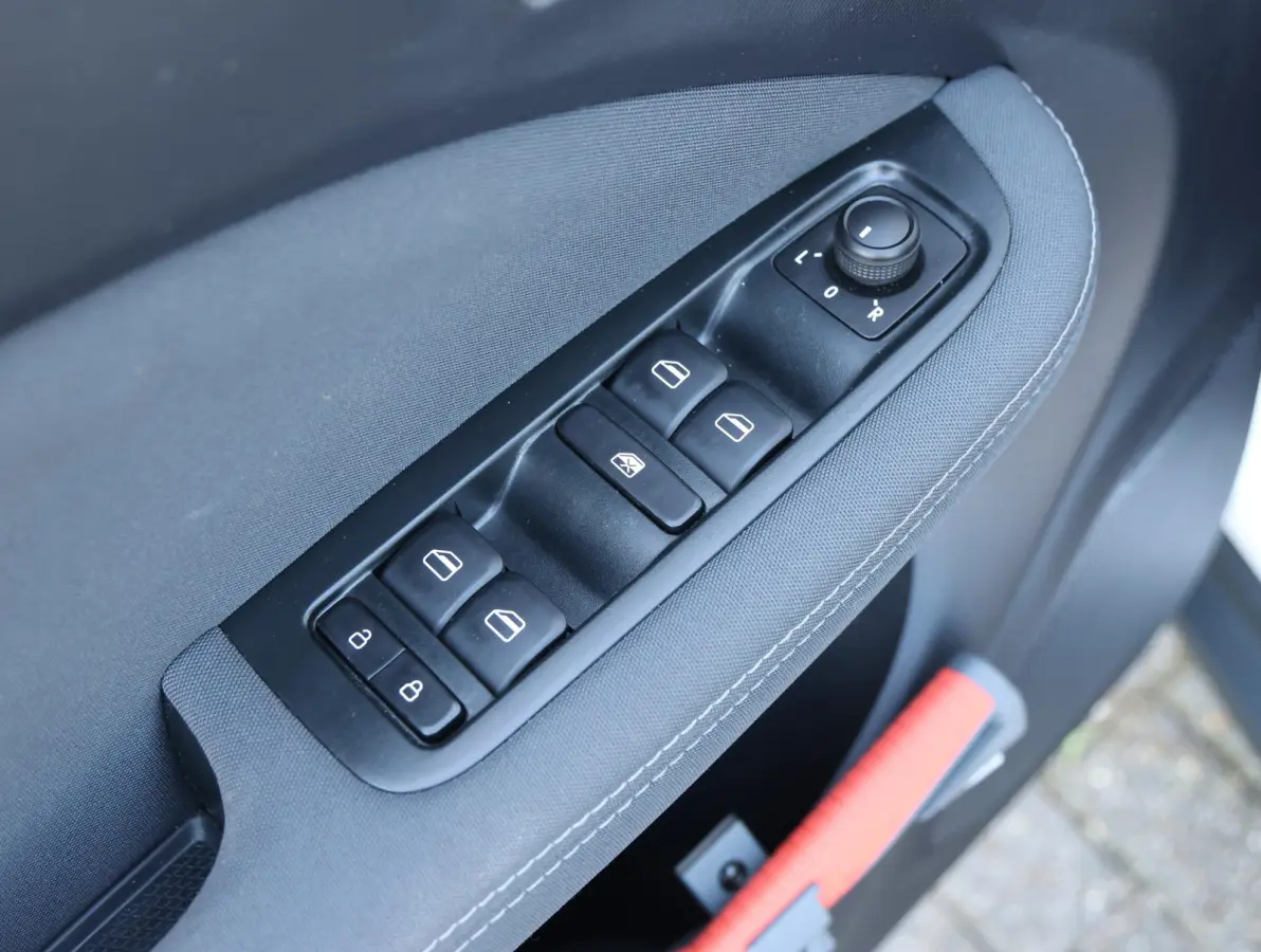 Design 37.3 kWh 1e Eigenaar | ACCU 100% | Keyless | Camera | 15" LMV