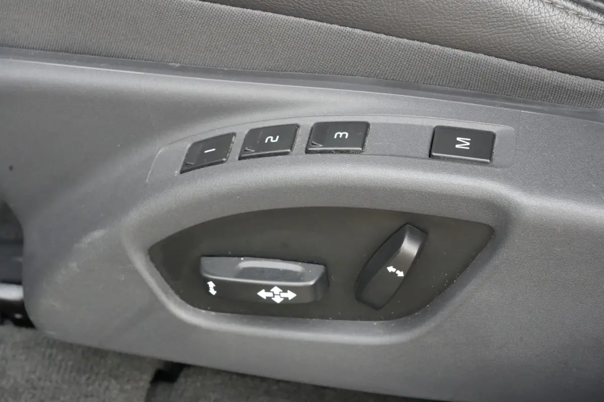 2.0 D3 FWD Summum | 150PK | Pano | Leder | Camera | Trekhaak Deze Volvo XC60 D3 Summum is een bijzonder complete en comfortabele SUV waarin de kenmerkende Scandinavische kwaliteit van Volvo 