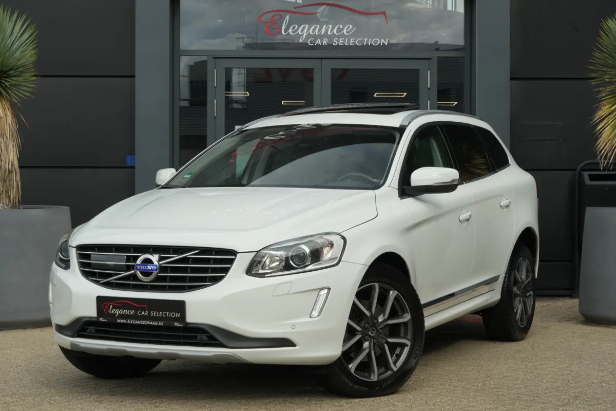 2.0 D3 FWD Summum | 150PK | Pano | Leder | Camera | Trekhaak Deze Volvo XC60 D3 Summum is een bijzonder complete en comfortabele SUV waarin de kenmerkende Scandinavische kwaliteit van Volvo 