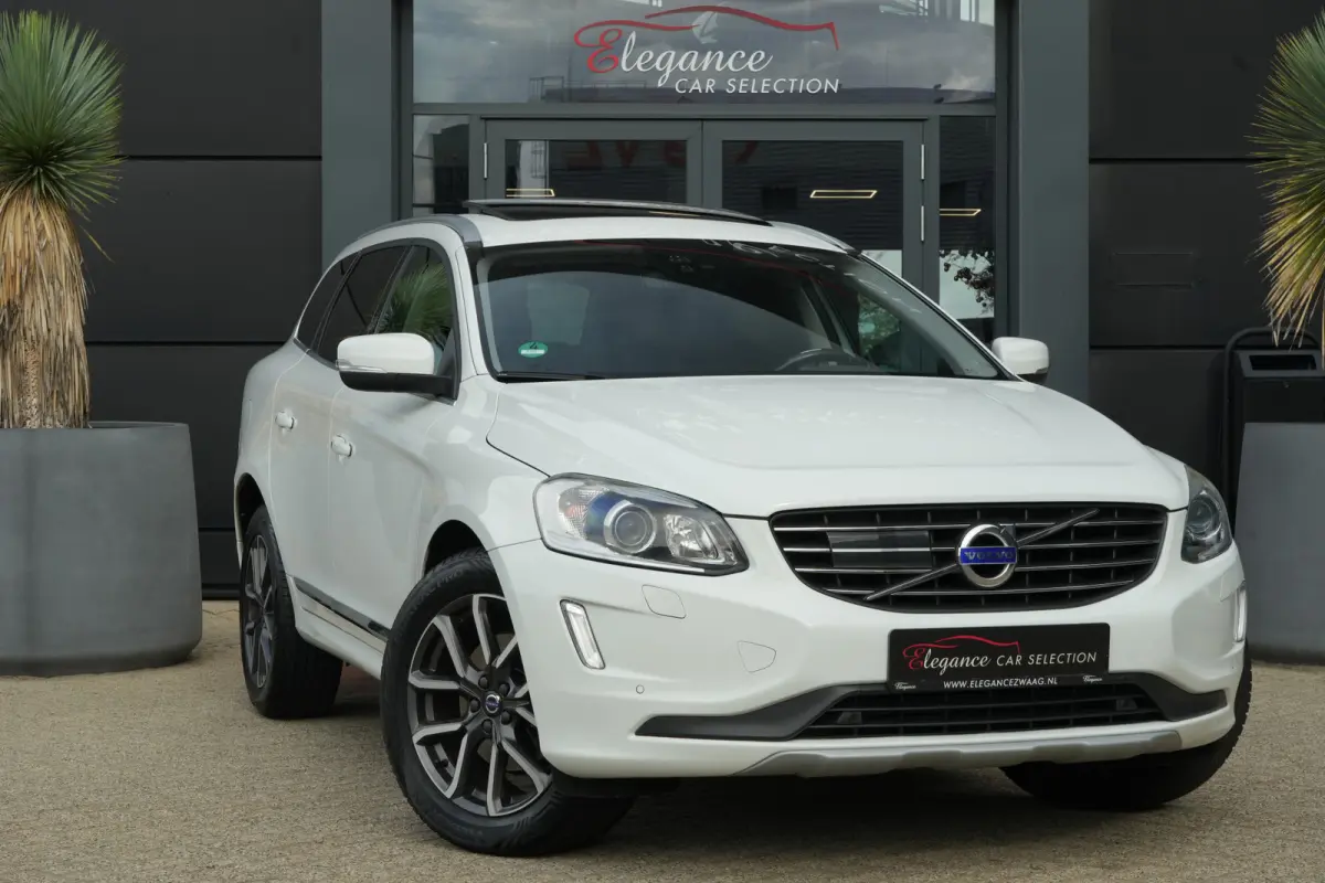 2.0 D3 FWD Summum | 150PK | Pano | Leder | Camera | Trekhaak Deze Volvo XC60 D3 Summum is een bijzonder complete en comfortabele SUV waarin de kenmerkende Scandinavische kwaliteit van Volvo 