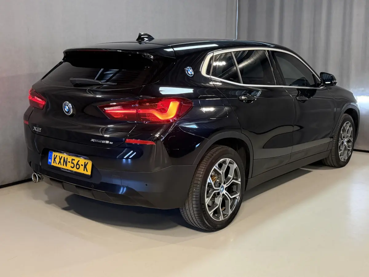 xDrive25e 18"/SOH 92%/Leder/Harman Kardon/Camera/Apple Carplay & Android Auto