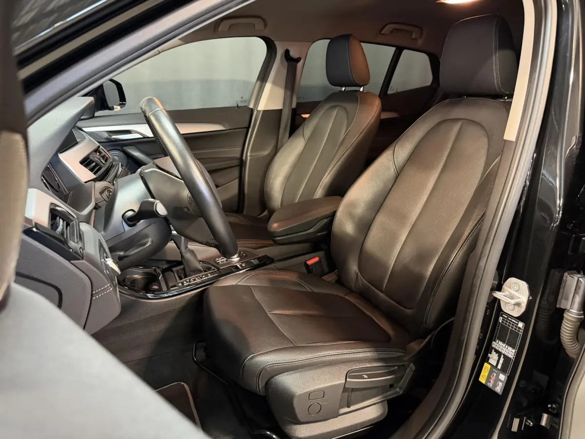 xDrive25e 18"/SOH 92%/Leder/Harman Kardon/Camera/Apple Carplay & Android Auto