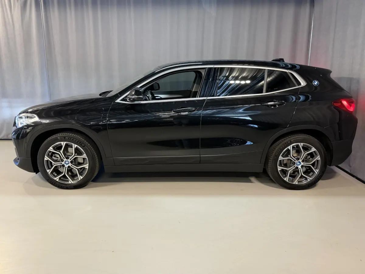 xDrive25e 18"/SOH 92%/Leder/Harman Kardon/Camera/Apple Carplay & Android Auto