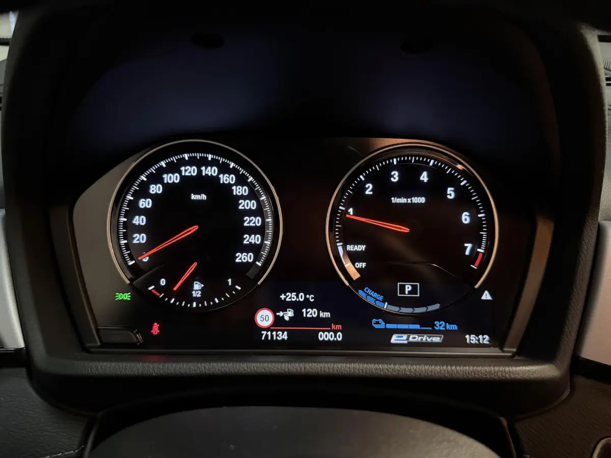 xDrive25e 18"/SOH 92%/Leder/Harman Kardon/Camera/Apple Carplay & Android Auto