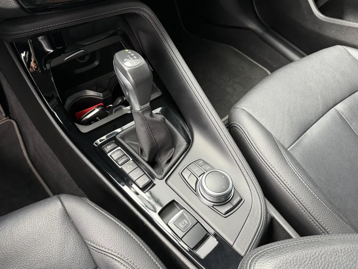 xDrive25e 18"/Leder/Harman Kardon/Camera/Apple Carplay & Android Auto