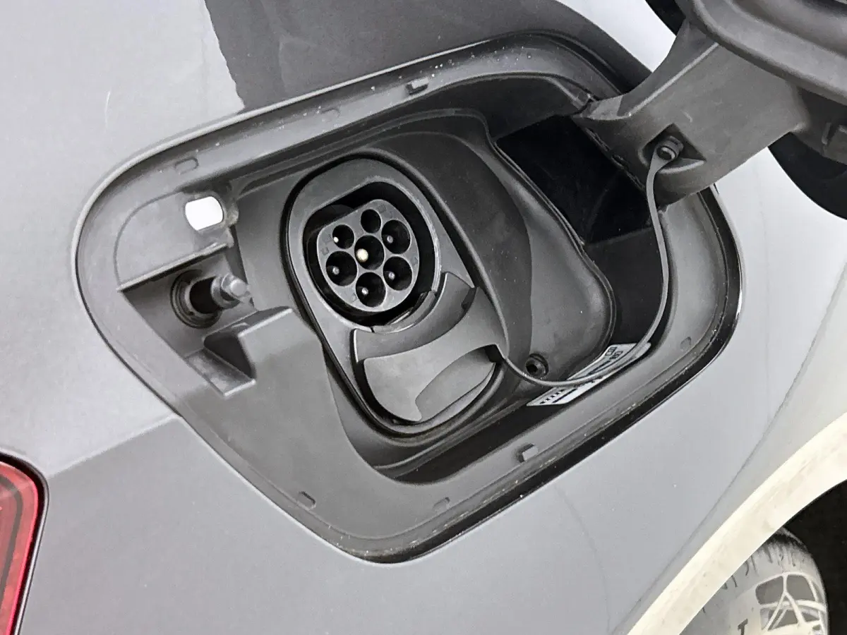 First Plus 58 kWh | 204 PK | SoH 91,21% | Apple Carplay/Android Auto | navigatiesysteem full map | Achteruitrijcamera | DAB ontvanger | Cruise control adaptief met Stop&Go |
