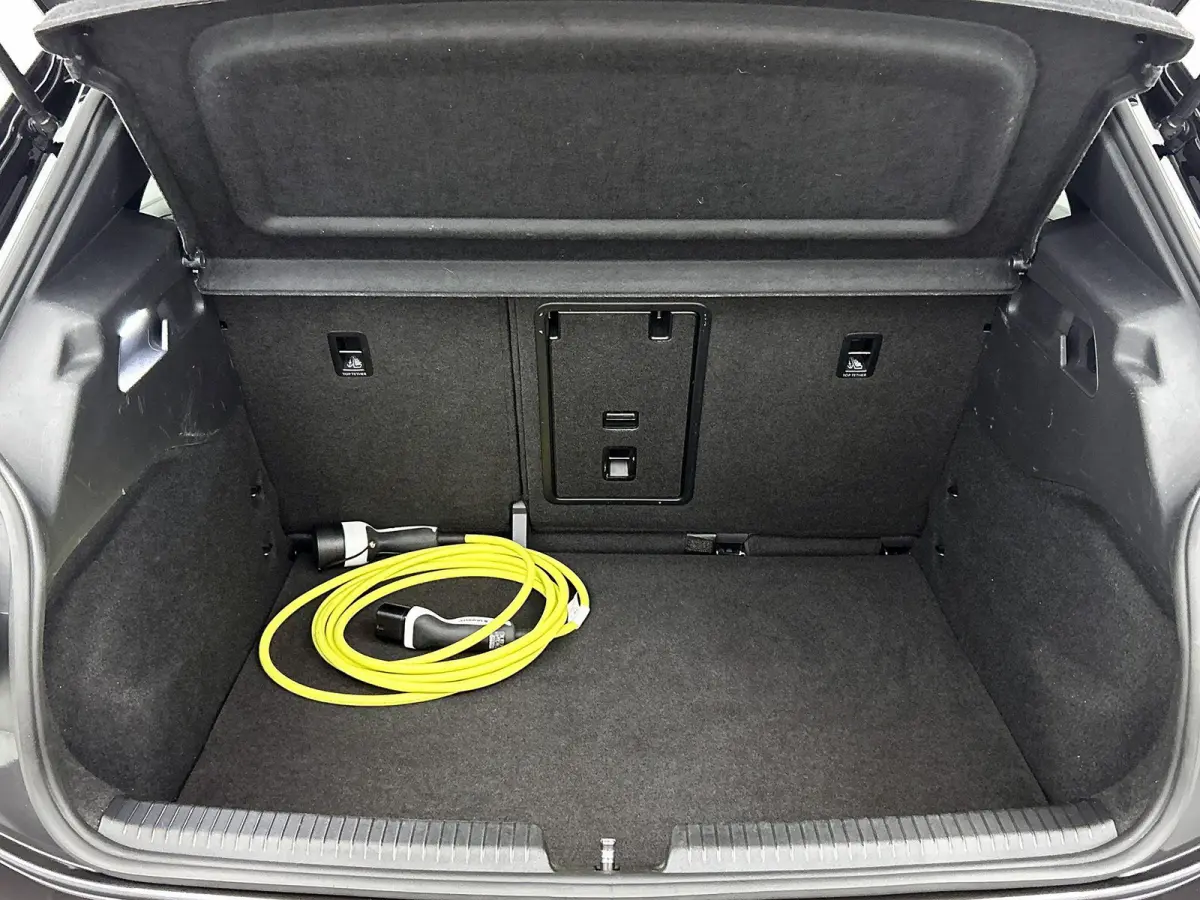 First Plus 58 kWh | 204 PK | SoH 91,21% | Apple Carplay/Android Auto | navigatiesysteem full map | Achteruitrijcamera | DAB ontvanger | Cruise control adaptief met Stop&Go |