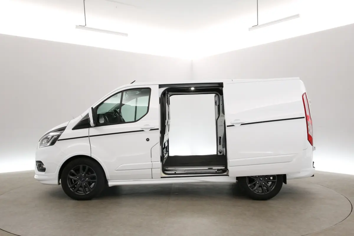 2.0 TDCI L1H1 185PK Sport | Automaat | Airco | Camera | Cruise | 3 Zits | Trekhaak | 2xSchuifdeur | Carplay