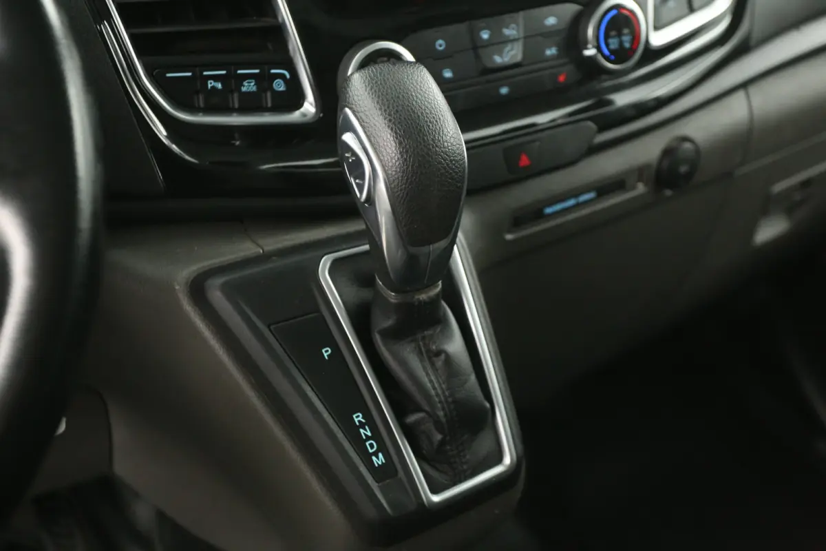 2.0 TDCI L1H1 185PK Sport | Automaat | Airco | Camera | Cruise | 3 Zits | Trekhaak | 2xSchuifdeur | Carplay