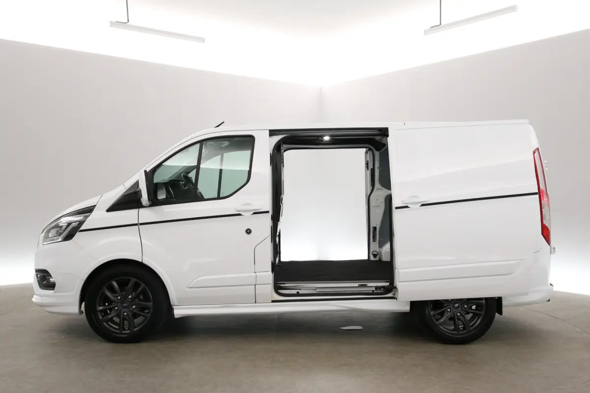 2.0 TDCI L1H1 185PK Sport | Automaat | Airco | Camera | Cruise | 3 Zits | Trekhaak | 2xSchuifdeur | Carplay
