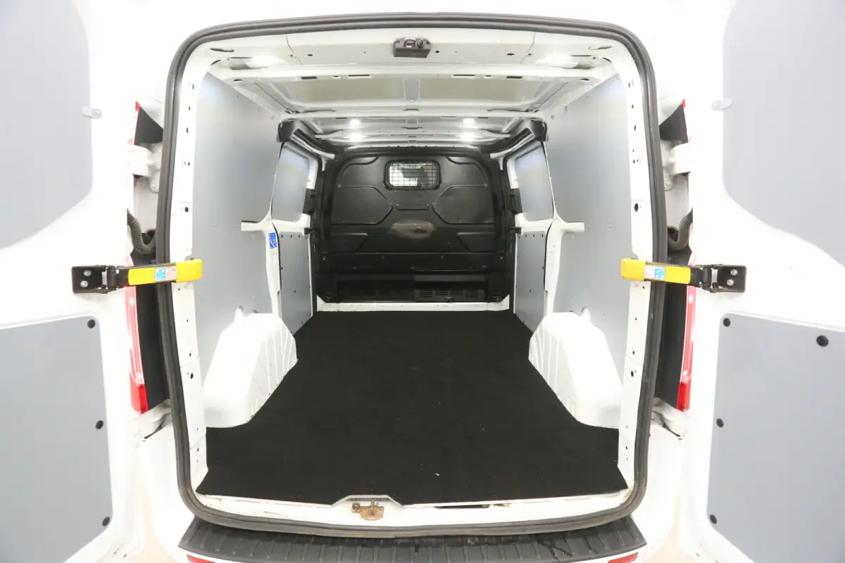 2.0 TDCI L1H1 185PK Sport | Automaat | Airco | Camera | Cruise | 3 Zits | Trekhaak | 2xSchuifdeur | Carplay