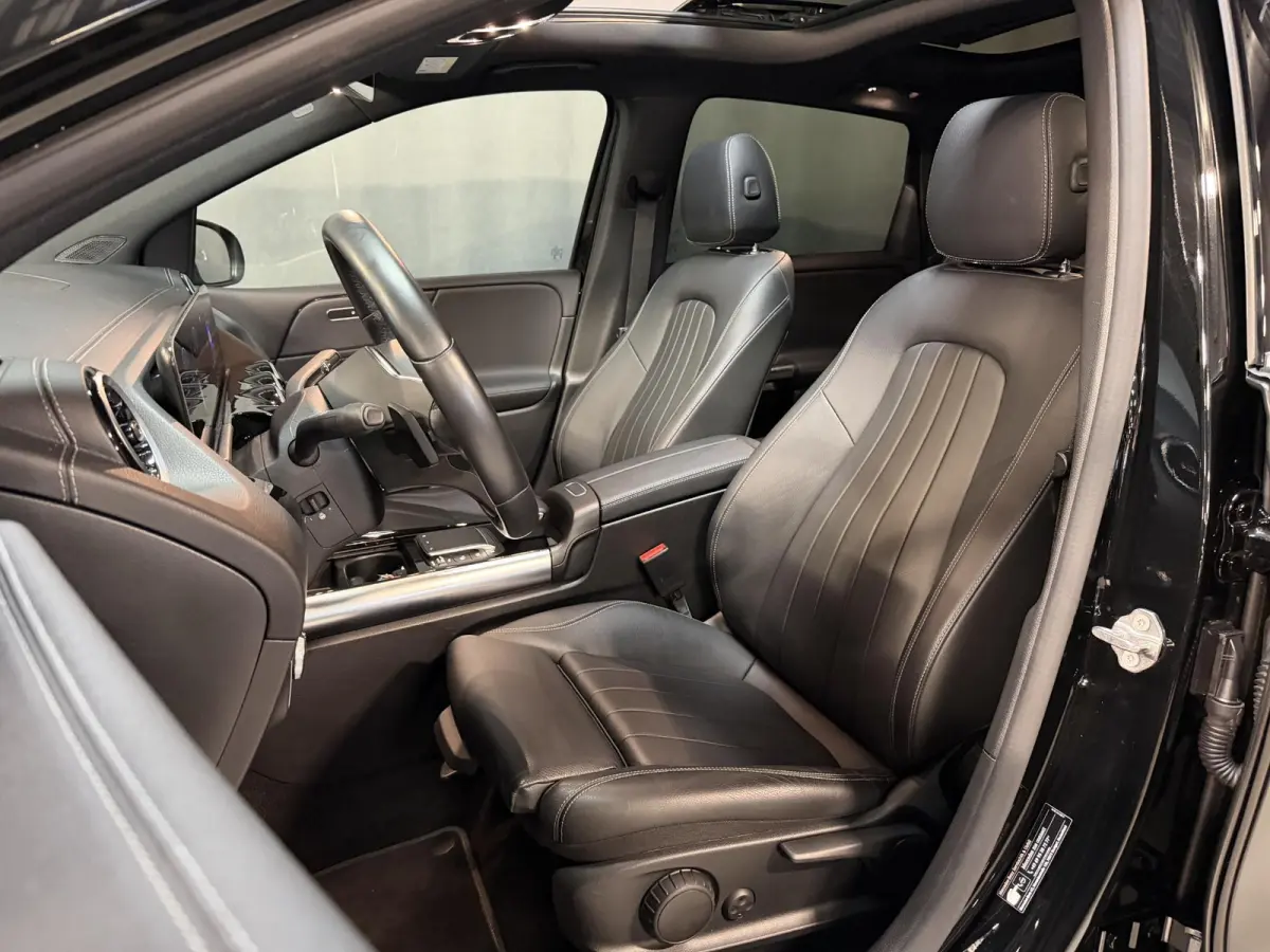 250 e 17"/Leder/Panoramadak/Stoel + stuurverwarming/Camera/PDC v+a/Apple Carplay & Android Auto