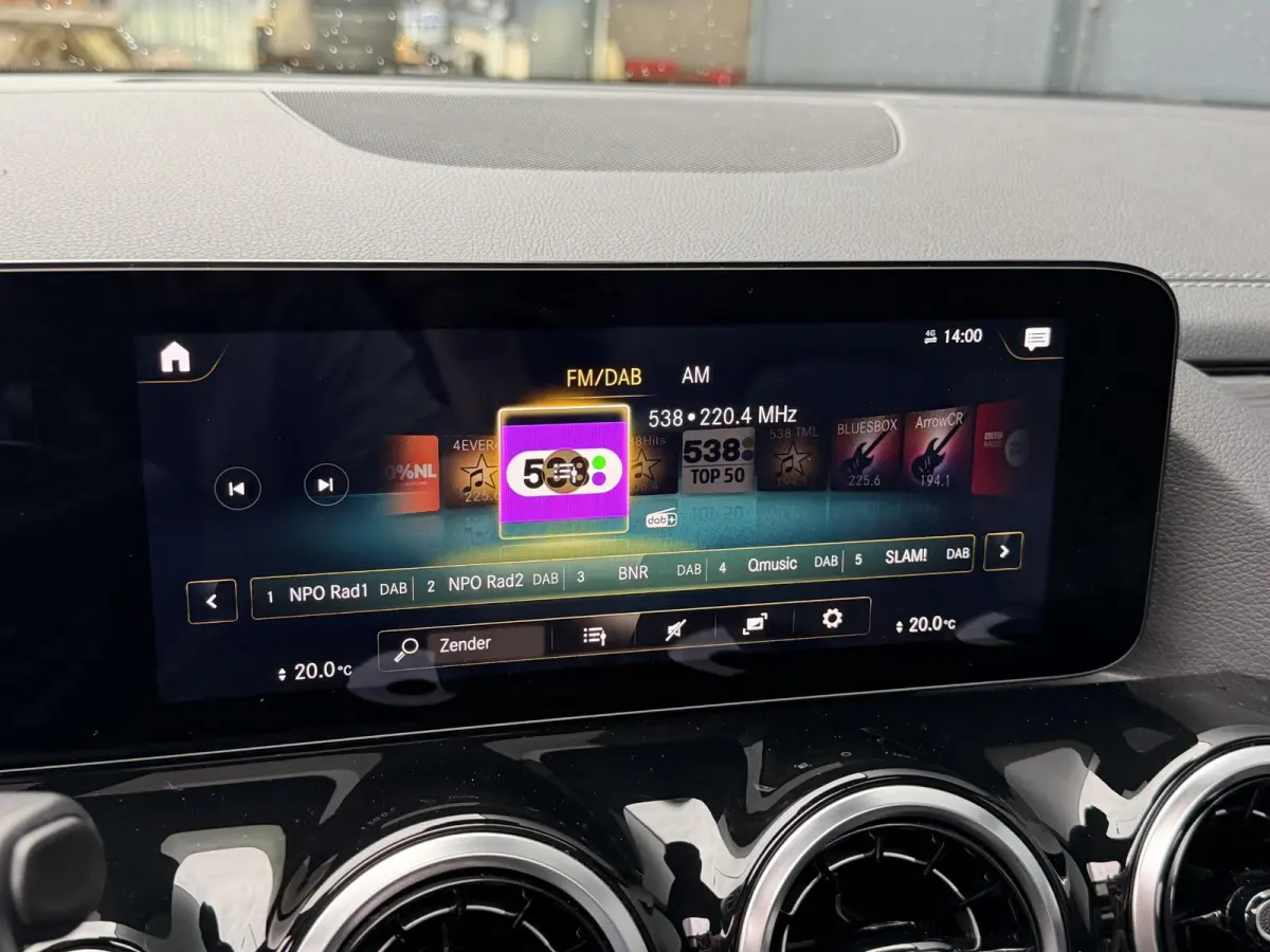 250 e 17"/Leder/Panoramadak/Stoel + stuurverwarming/Camera/PDC v+a/Apple Carplay & Android Auto