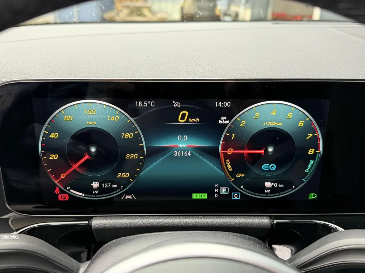 250 e 17"/Leder/Panoramadak/Stoel + stuurverwarming/Camera/PDC v+a/Apple Carplay & Android Auto