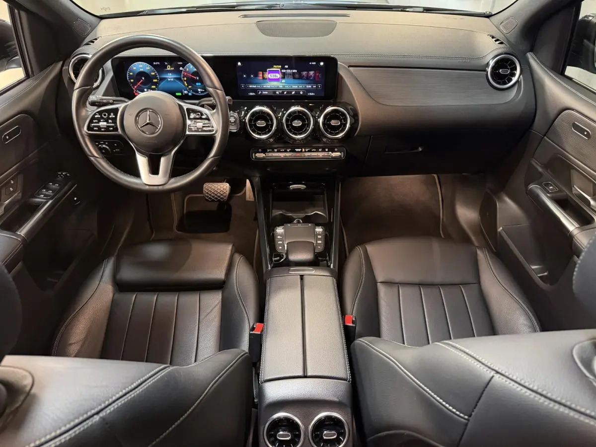250 e 17"/Leder/Panoramadak/Stoel + stuurverwarming/Camera/PDC v+a/Apple Carplay & Android Auto