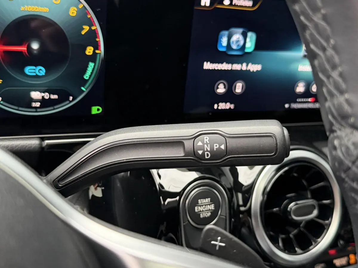 250 e 17"/Leder/Panoramadak/Stoel + stuurverwarming/Camera/PDC v+a/Apple Carplay & Android Auto