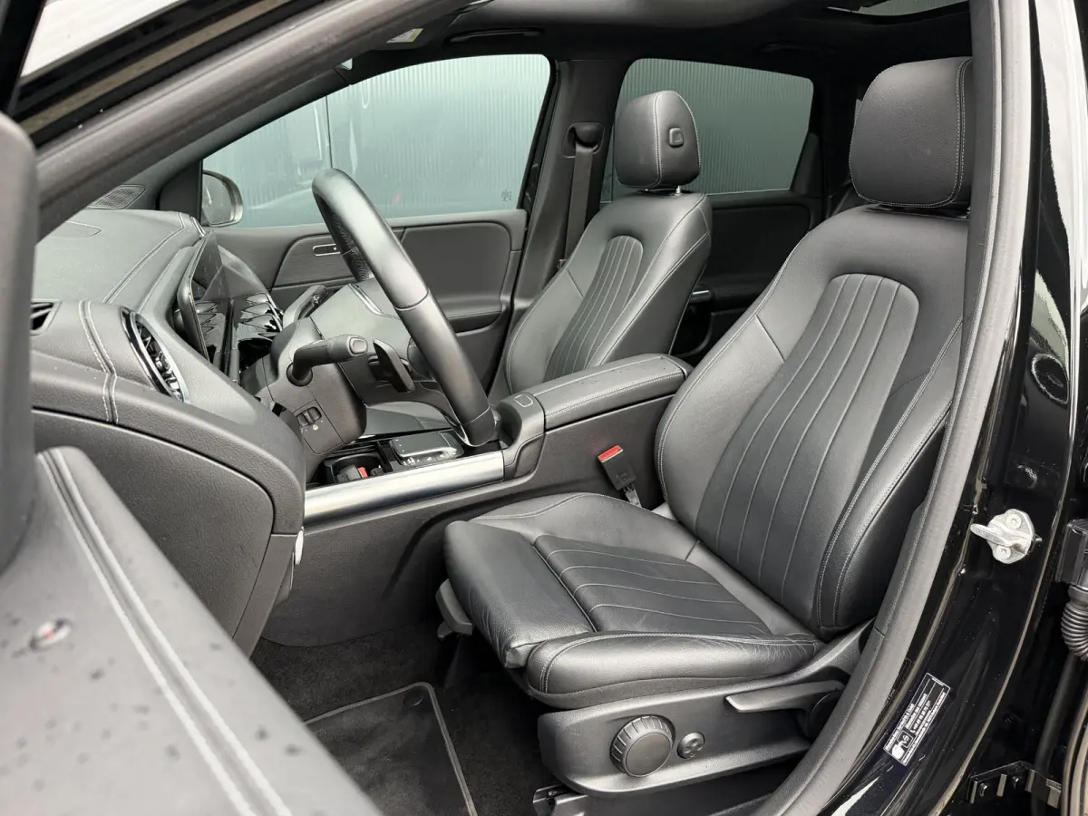 250 e 17"/Leder/Panoramadak/Stoel + stuurverwarming/Camera/PDC v+a/Apple Carplay & Android Auto