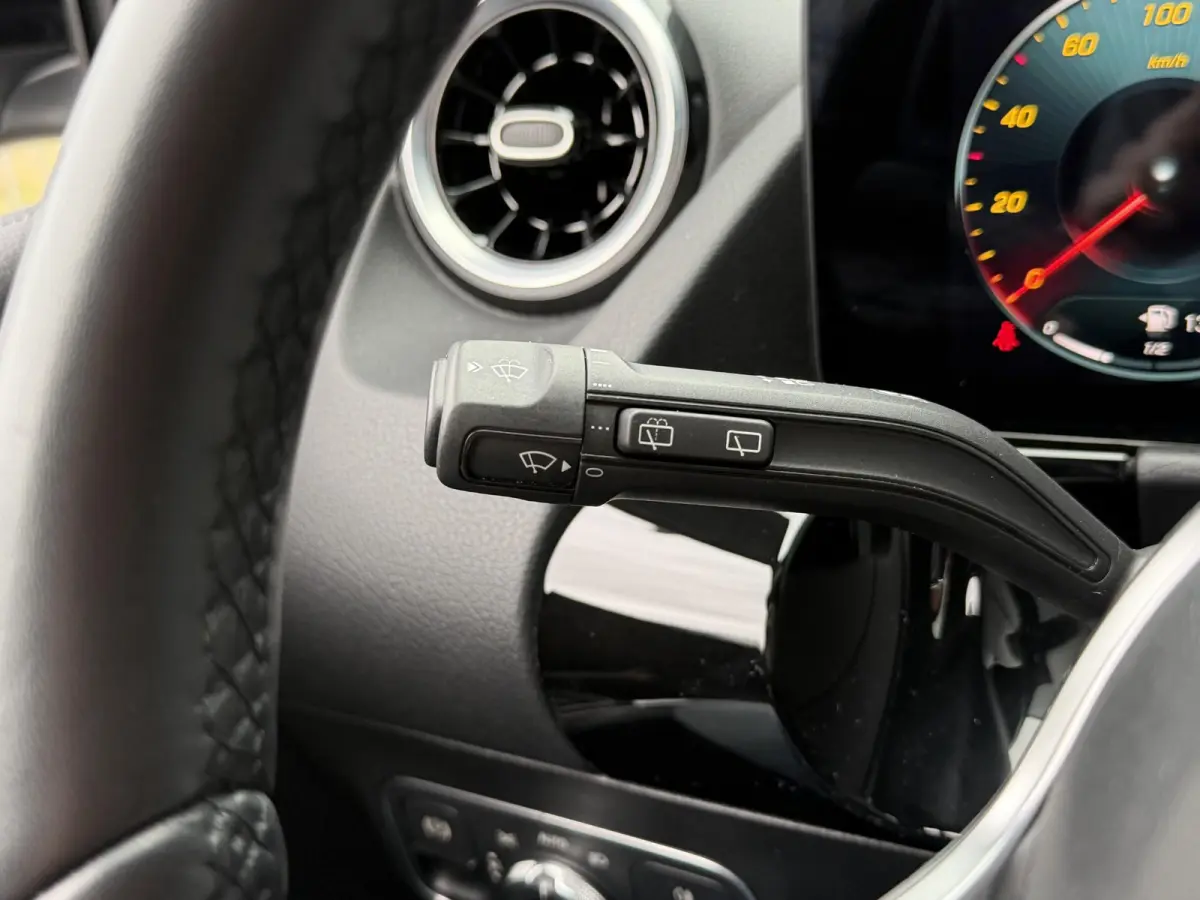 250 e 17"/Leder/Panoramadak/Stoel + stuurverwarming/Camera/PDC v+a/Apple Carplay & Android Auto
