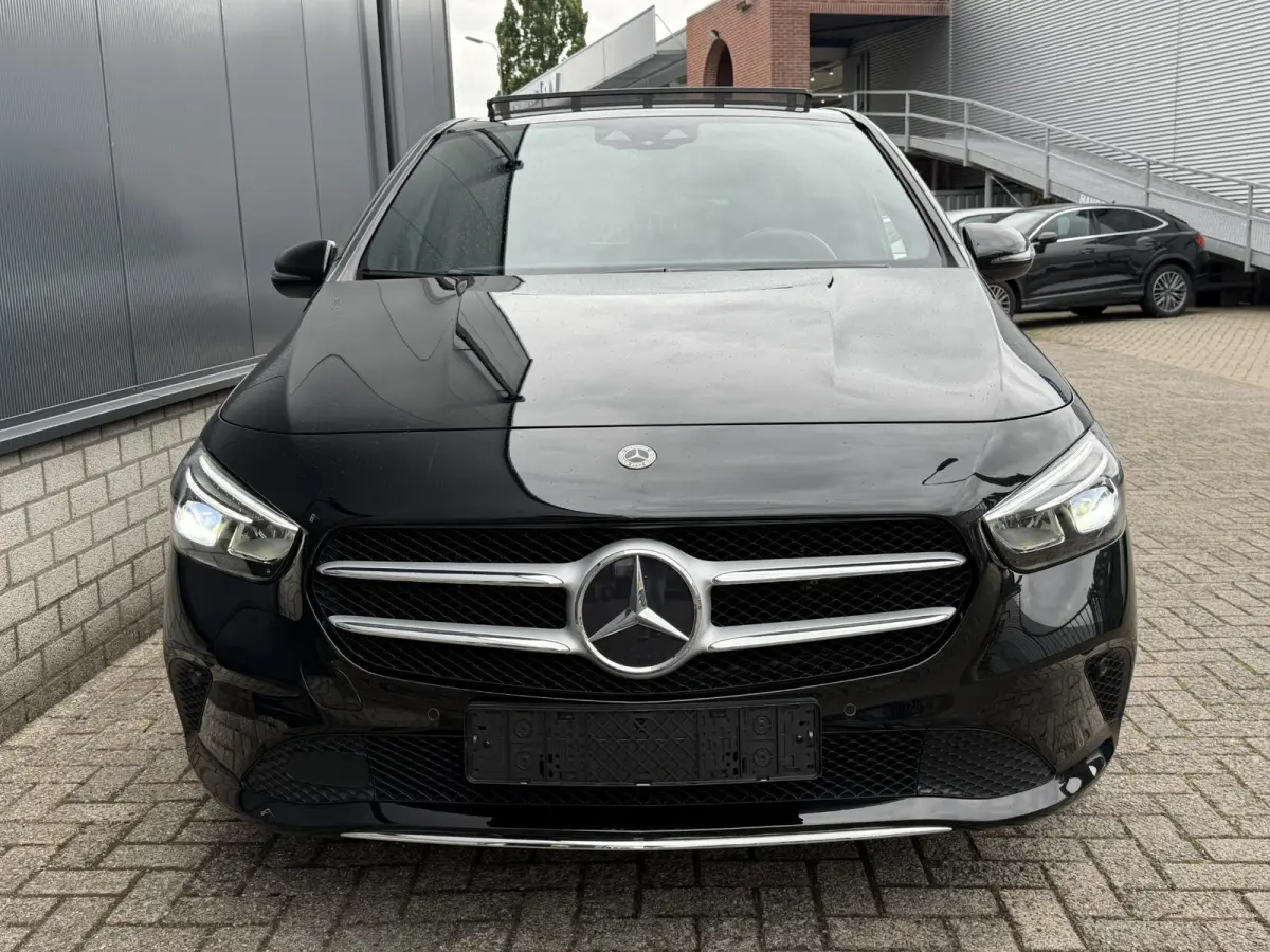 250 e 17"/Leder/Panoramadak/Stoel + stuurverwarming/Camera/PDC v+a/Apple Carplay & Android Auto